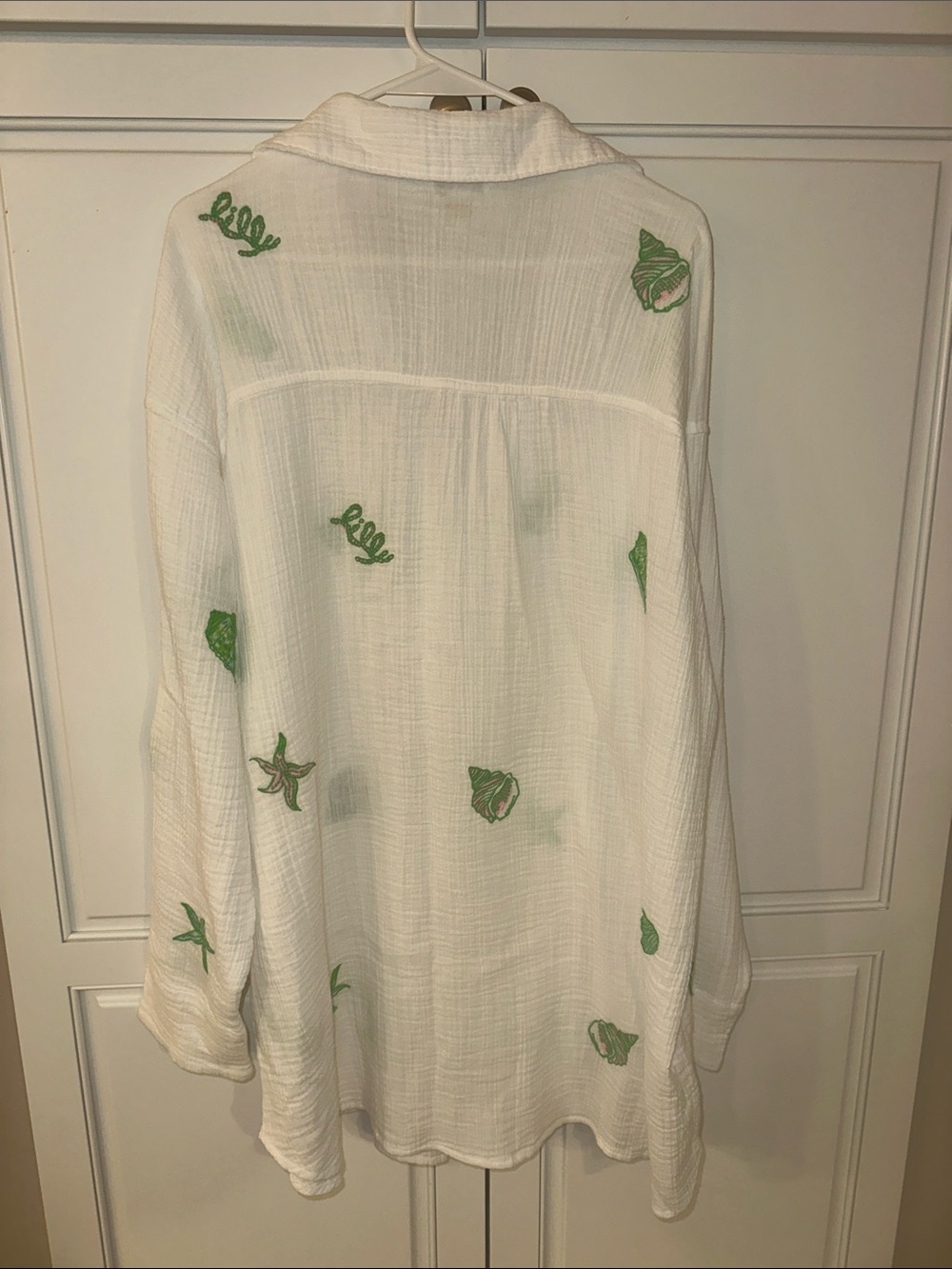 Lilly Pulitzer. Women's white gauze beach coverup with embroidered shells NWT - Picture 11 of 12